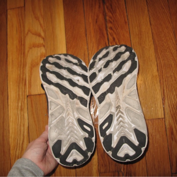 HOKA Clifton 8 - Picture 4 of 5